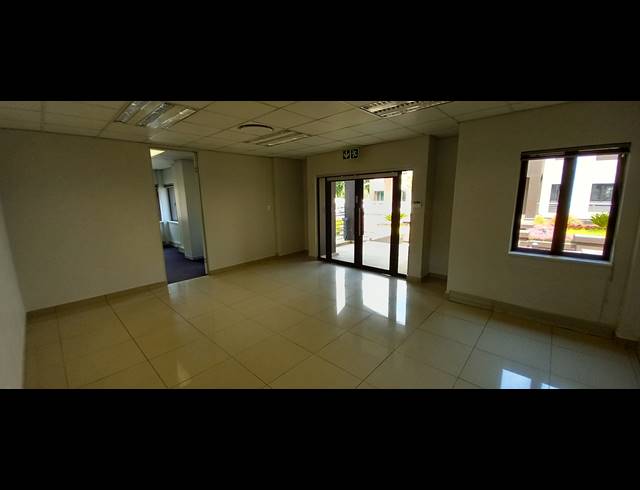 370M² OFFICE TO LET IN LYME PARK